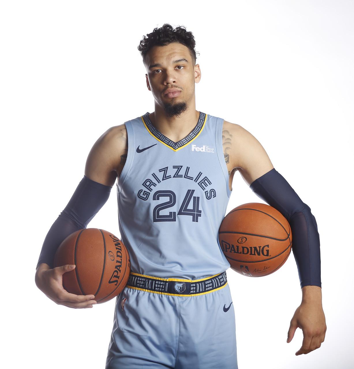 FB体育入口-风云突变孟菲斯灰熊关键时刻单刀错失转折点洛杉矶快船防线松动,这操作让人直呼:库里连续十场比赛得分超过绝杀